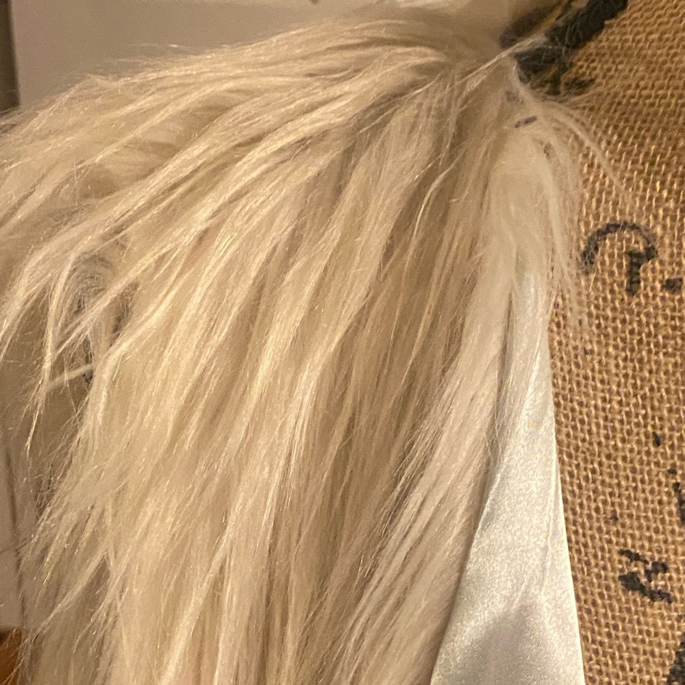 Faux Fur Vest. - Picture 5 of 8